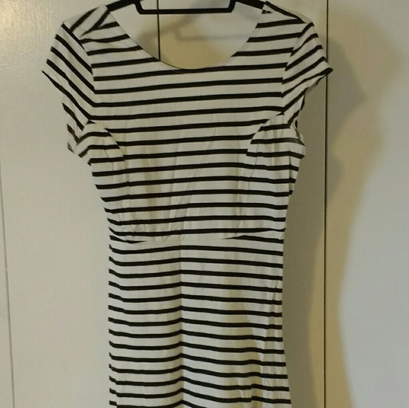 Old Navy Striped Dress - Picture 2 of 7
